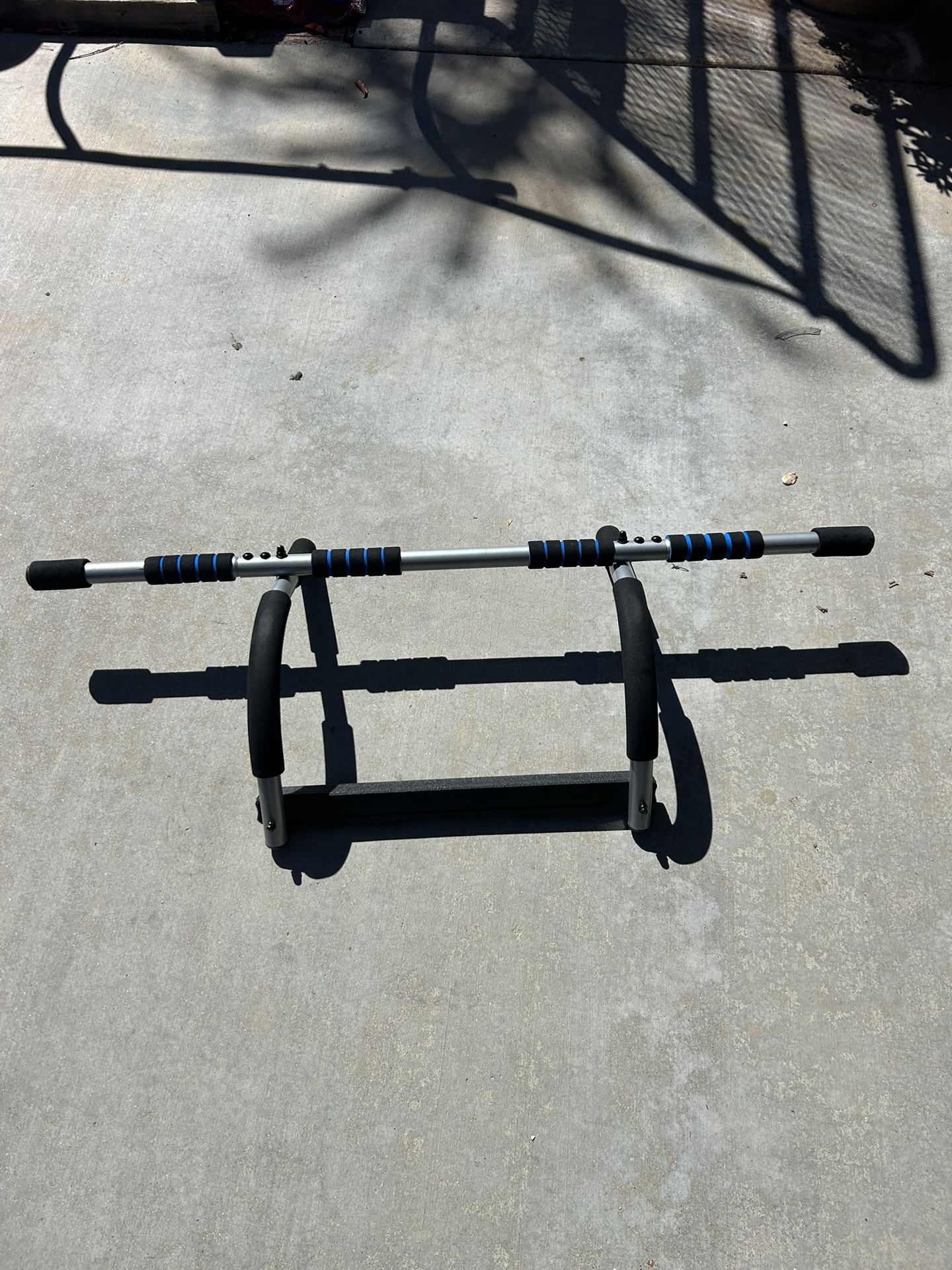 Doorway, pull-up bar