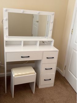 Dressing Table with Vanity