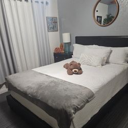 Queen bed frame with headboard and 2 nightstand/ Cash Only