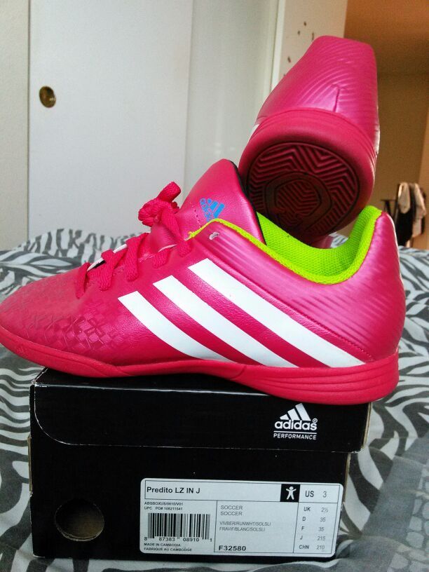 Adidas indoor soccer size 1/2 - Main Image