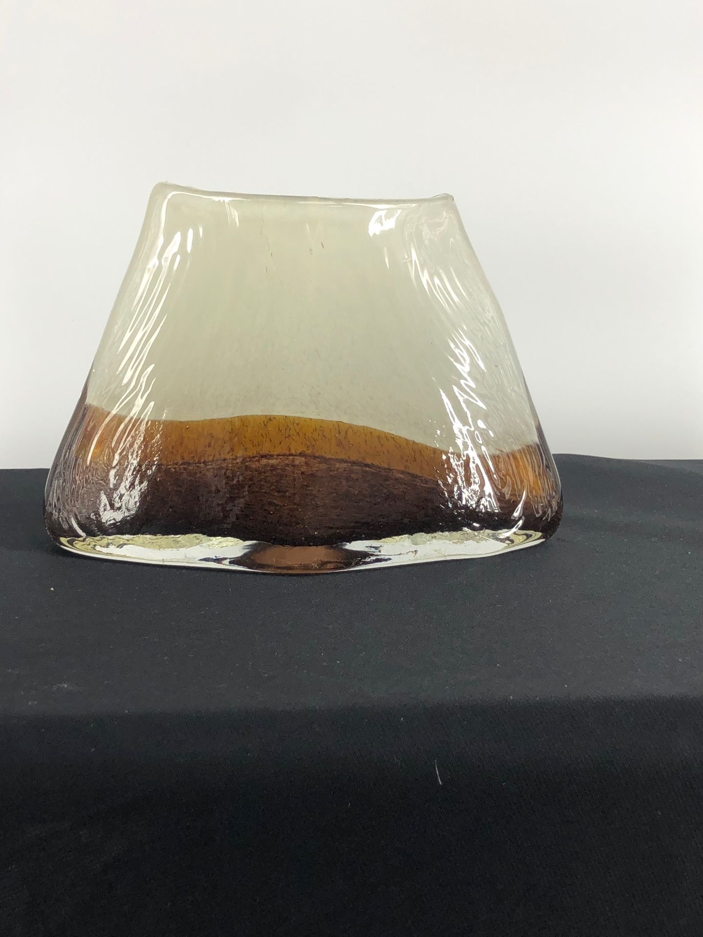 Sand triangle shape glass vase