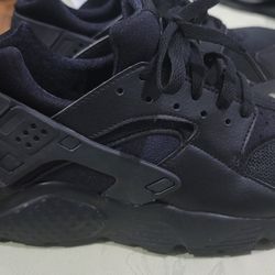 Nike Youth Sz 6.5Y Huarache Triple Black