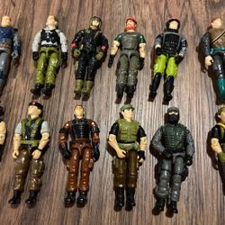 Collector seeking vintage old GI g.i. Joes toys dolls action figures accessories 1960s 70s 80s Joes toy figure doll collector collectibles 