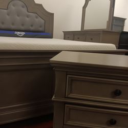 *Weekend Special!!!*---Charming Frisco Queen/King Bedroom Sets---From $799!!!---Delivery And Financing🤭