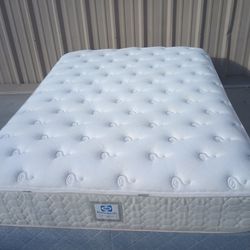 Sealy queen Plush Mattress And Box Spring 