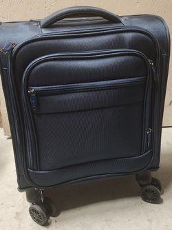 17" Carry-On Spinner 