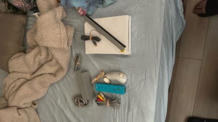 Nintendo Wii Console Bundle with Accessories