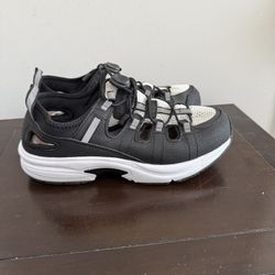 Dr. Comfort Women's Amelia Athletic Diabetic shoes -black/cream/white size 8xw