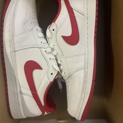 Jordan 1 Low “Varsity red” size(10.5M). Preowned worn 1x very clean.comes with Og all.  $75. Cash. 