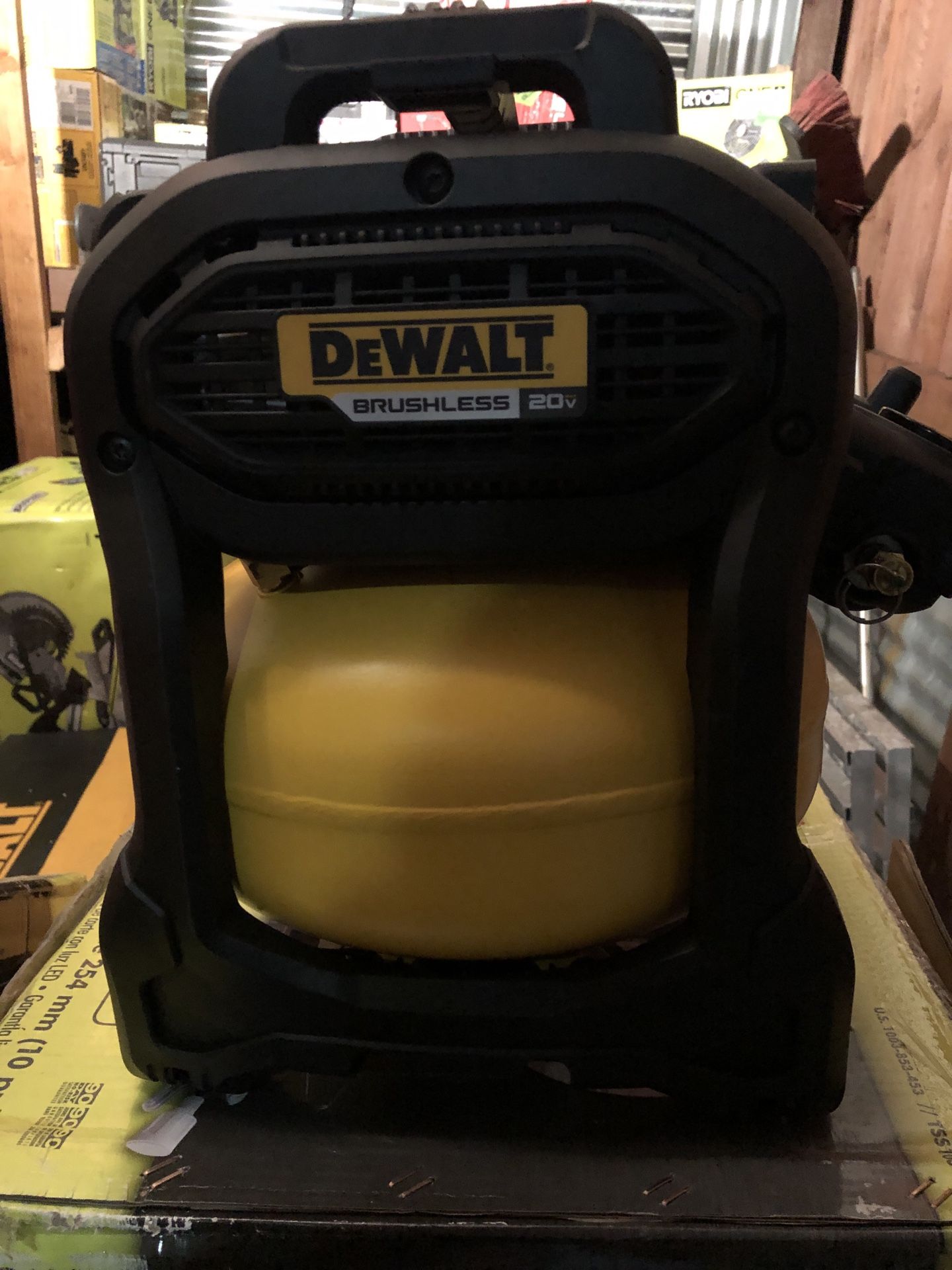 Dewalt, DCC2520B. 2.5 gallon 140 psi 20 V cordless air compressor tool