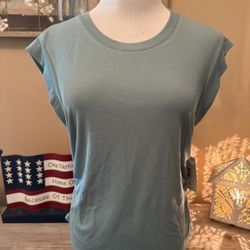 NWT Pink Rose Sleeveless Top Sz Large 