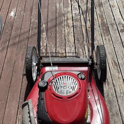 Craftsman 21 Inch Self Propelled Lawn Mower With A Briggs & Stratton Engine 