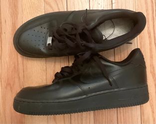 Men’s black Nikes-size 10