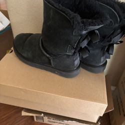 Ugg Bailey bow - Size 9