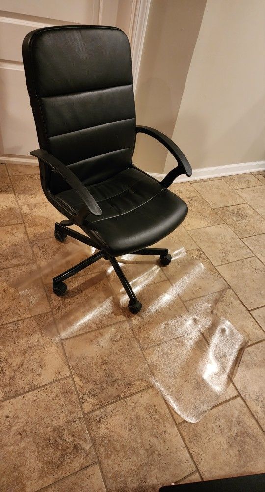 Rolling Office Chair With Clear Mat $20