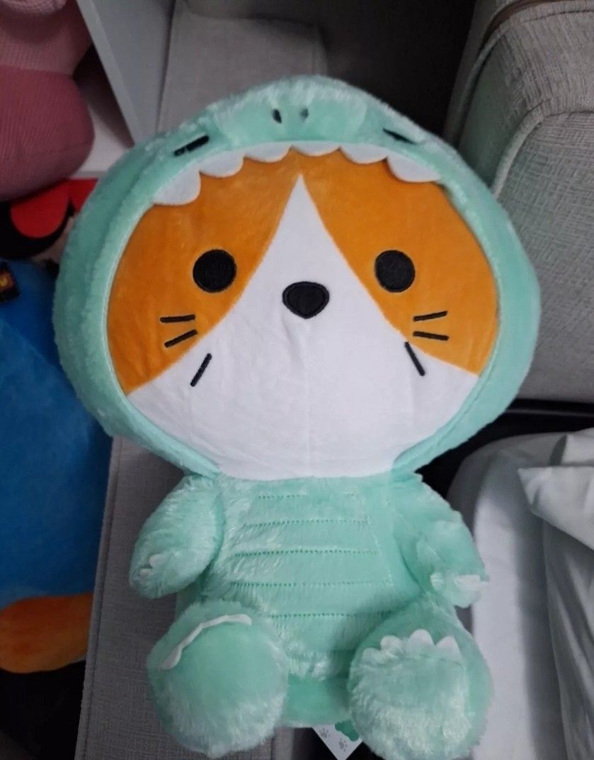 Kigurumi Cat in Dinosaur Outfit