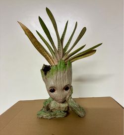 Groot plant holder