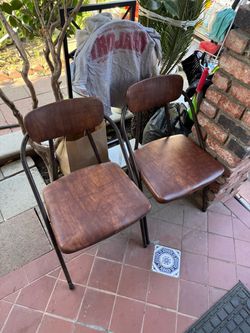 Lot of 3 metal chairs