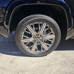 Toyota tundra set of 4 tires and wheels