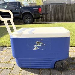 38 QT Igloo Wheelie Cooler