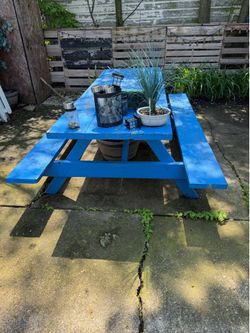 FREE!! Picnic table! Pick up only!