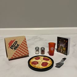 American Girl Isabel & Nicki Pizza Hut BOOK IT! Set