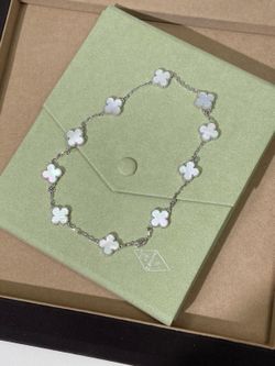 Fashion versatile must-have