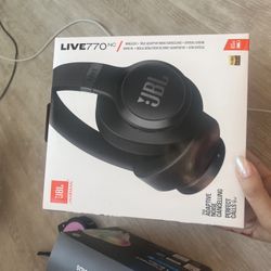 Unopened : JBL Live 770NC - Wireless Over-Ear Headphones with True Adaptive Noise Cancelling 