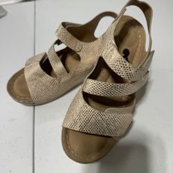 Women's Footwear: Sandals 👡