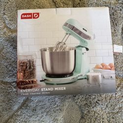 New Dash 6speed 3qt Stand Mixer New