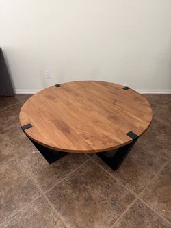 Round coffee table