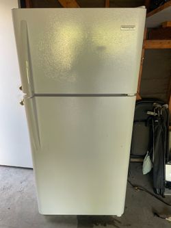 Frigidaire 18 cu ft Refrigerator $220 Free delivery