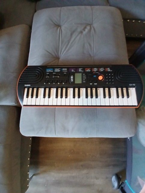 Casio SA-76 44-Key Mini Personal Keyboard