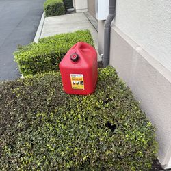 5 Gallon Gas Can      I have 3 Gas Cans   $10 each will sell separately