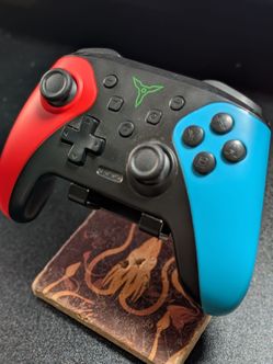Nintendo Switch Wireless Pro-Style Controller – Red/Blue