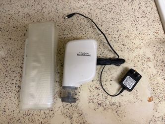 FoodSaver FreshSaver Handheld Vacuum Sealing System with Charger & Bags