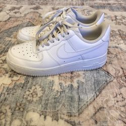 Nike Air Force 1’s ‘07 Size 8
