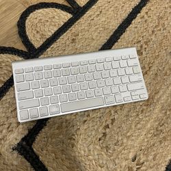 Apple Wireless Keyboard with Bluetooth - Silver