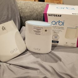 Netgear RBR20 Orbi Tri-Band Mesh WiFi Router + 1 Satellite