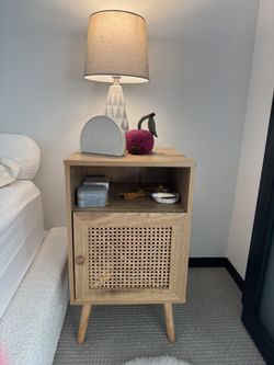 1x Nightstand