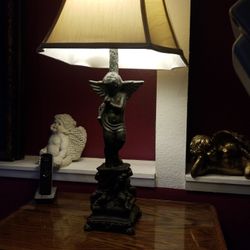 Antique angelamp