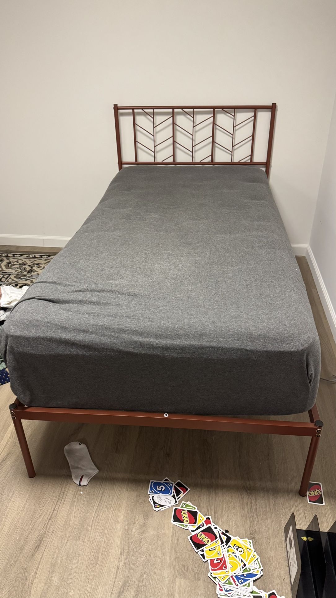 Bed Platform twin XL With Mattress
