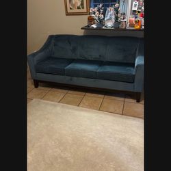 Best Home Furnishings Couch 