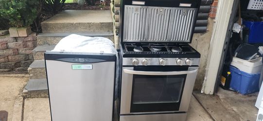 Stainless steel and Black Apliances
