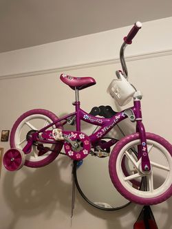 12” Girls Bicycle with Training Wheels & Basket – Excellent Condition