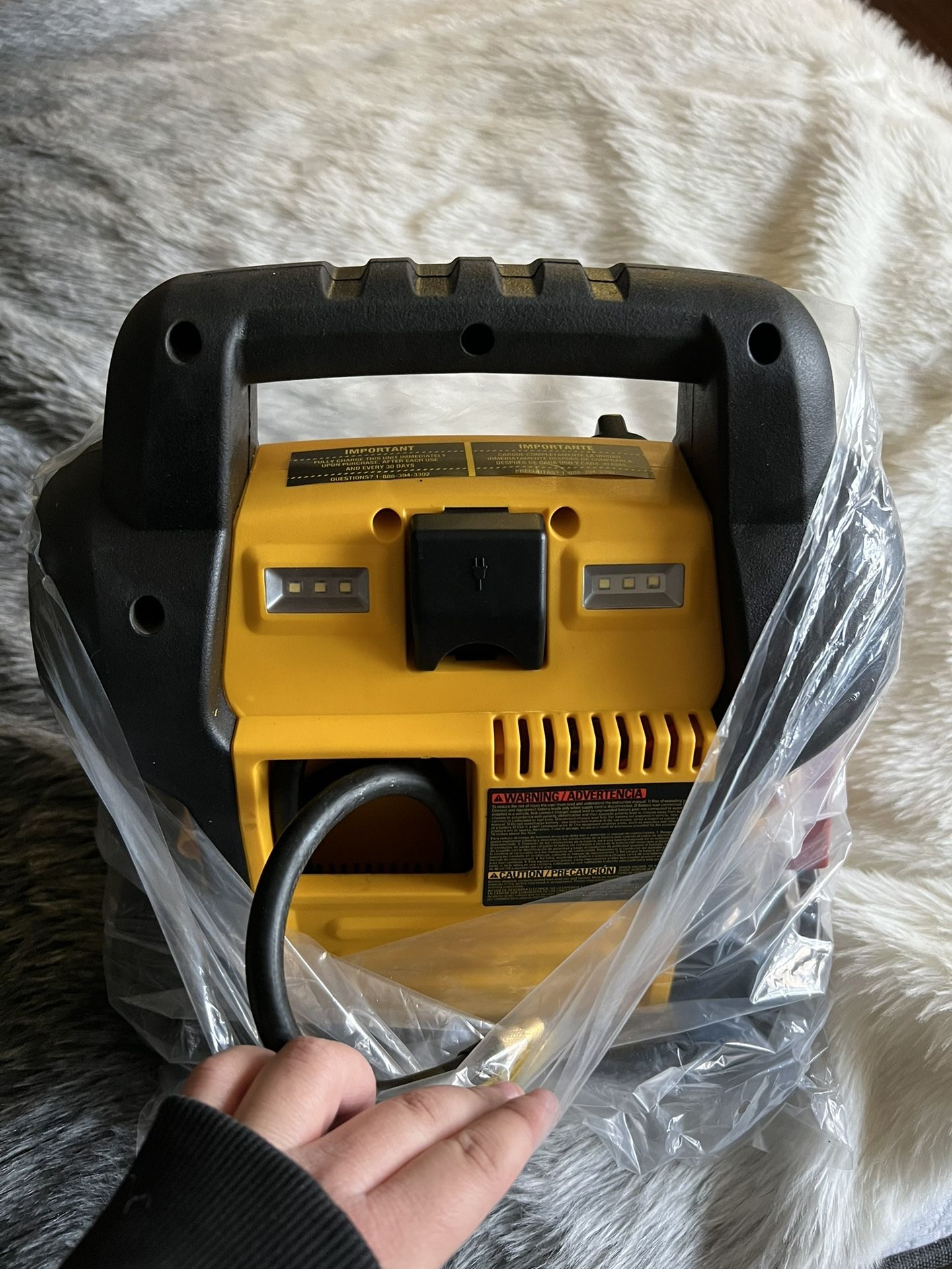 DEWALT DXAEJ14 Digital Portable Power Station Jump Starter 1400 Peak