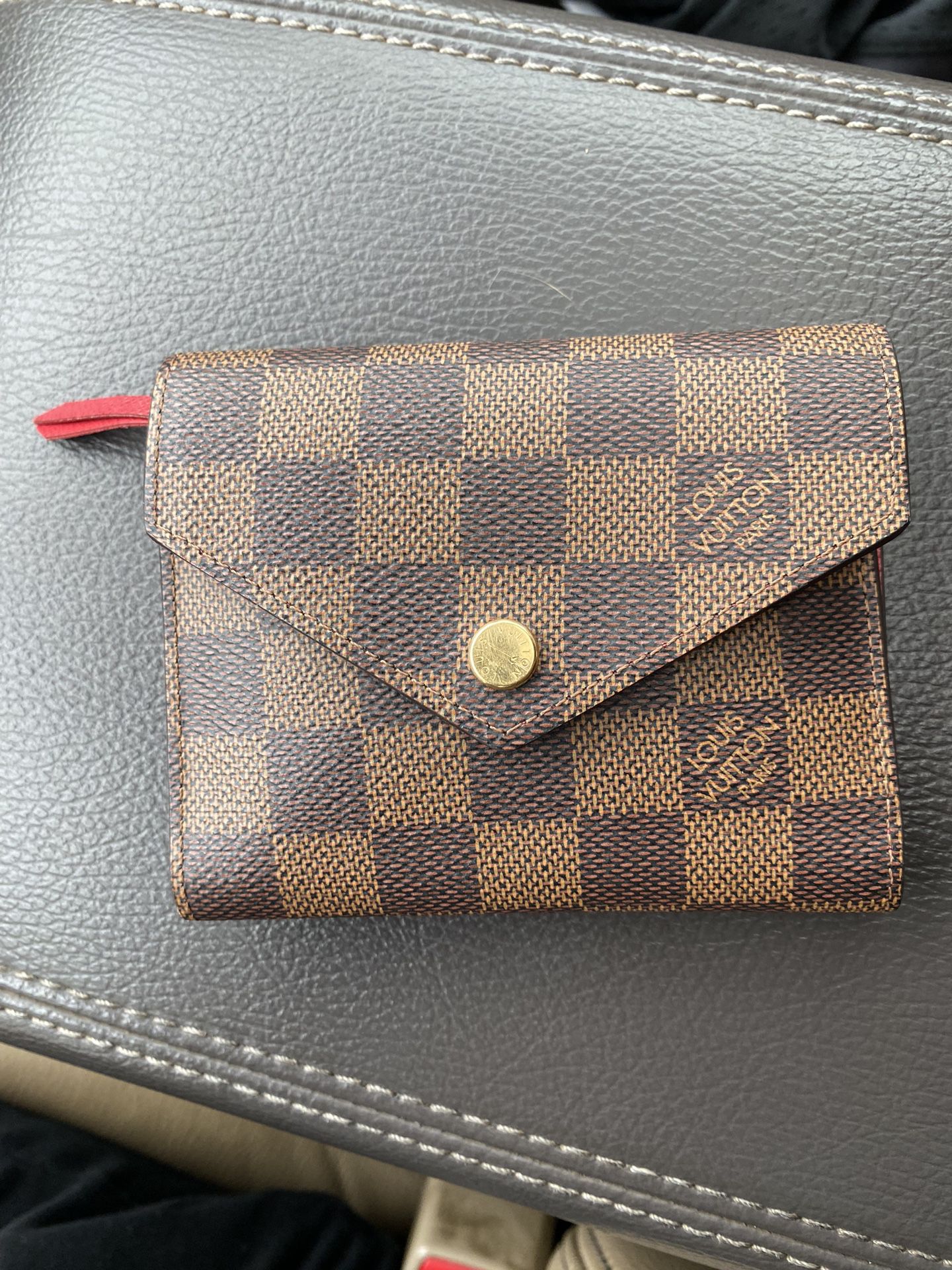 Louis Vuitton Men's Wallet for Sale in Lafayette, LA - OfferUp