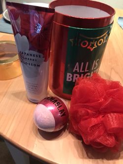 Gift Set NEW never used! Bath & Body works! Japanese Cherry