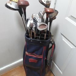 Golf Bag Full Of Random Golf Clubs Comes With 3 Golf Tees And 22 Random Golf Clubs. Message me anytime if interested will send more pictures or videos