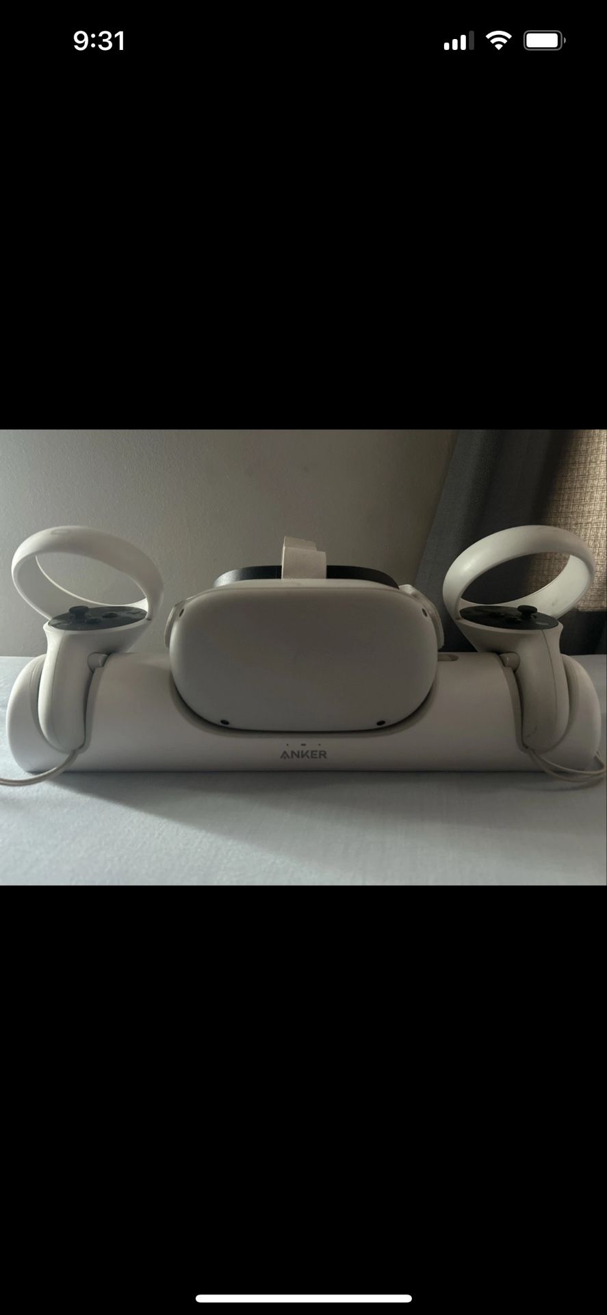 Met Quest 2 Virtual Reality Headset 128GB White With Anker charging bank